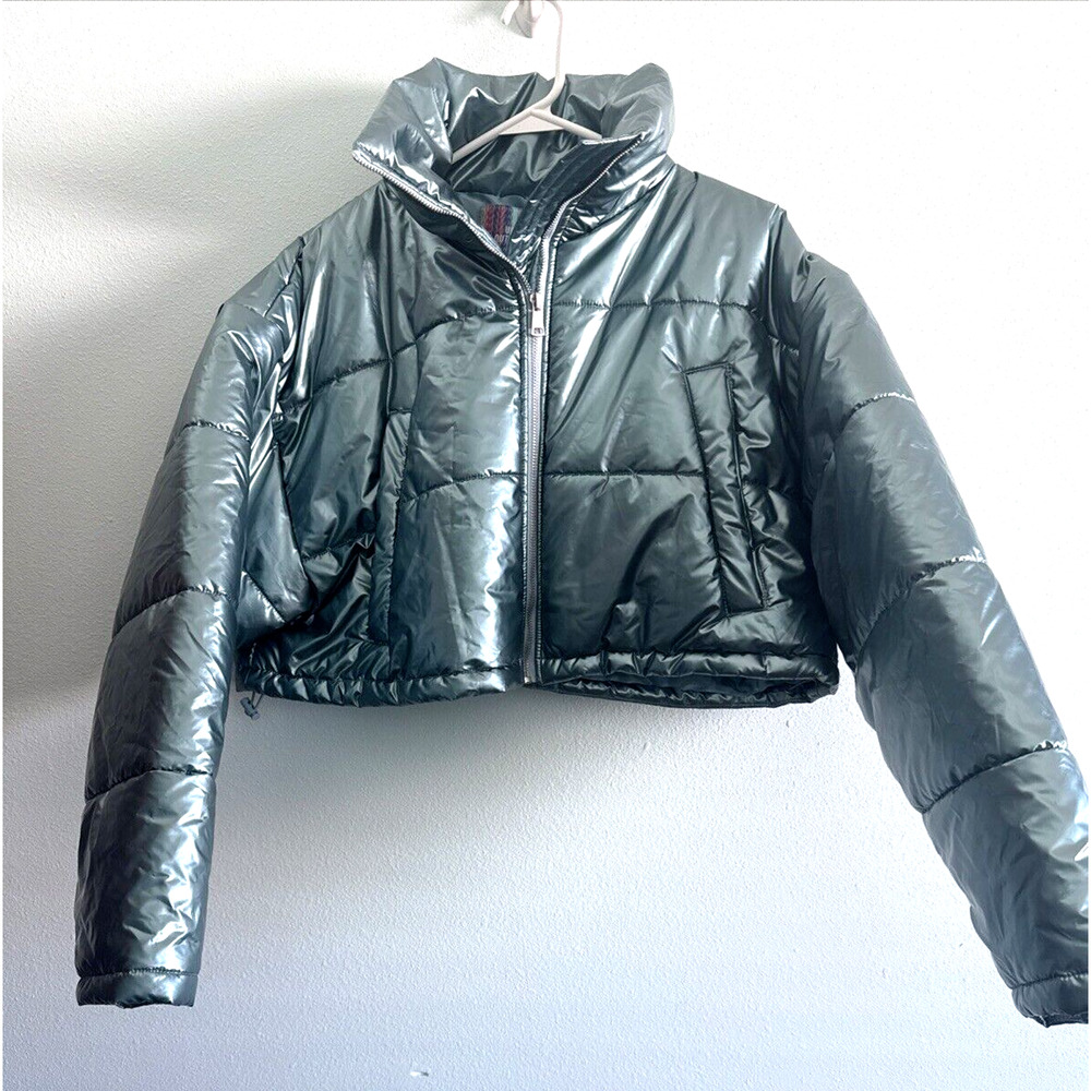 Urban Outfitters Womens UO Taryn Metallic Icy Blue Cropped Puffer Jacket MED GUC